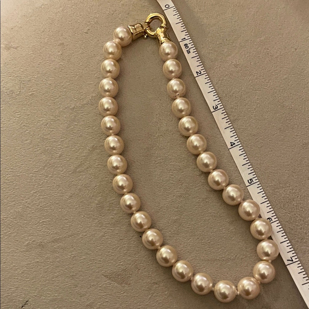 Classic Cream Pearl Necklace with Gold Clasp - Women Jewelry - Picture 3 of 3